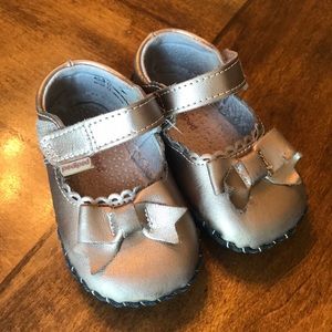 Baby girl pediped shoes 12-18 mo. Fits a size 5
